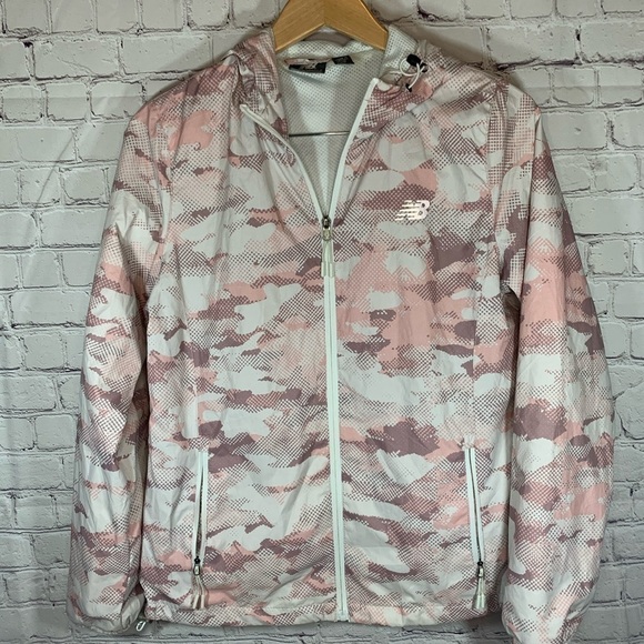 New Balance Camo Lightweight Windbreaker Medium - Picture 2 of 11